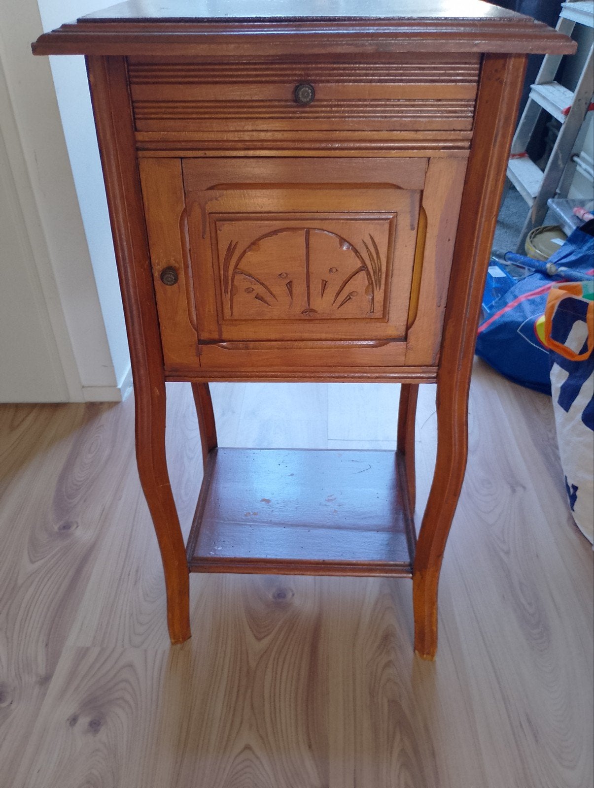 Gratis antiek sierlijk kastje, Ophalen, Gebruikt, Minder dan 45 cm, 70 cm of meer