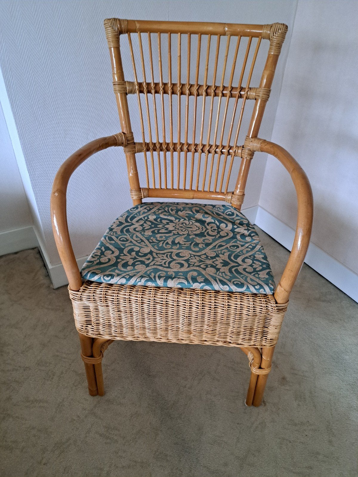 leuke stoel van riet, Huis en Inrichting, Stoelen, Ophalen, Zo goed als nieuw, Bruin, Eén
