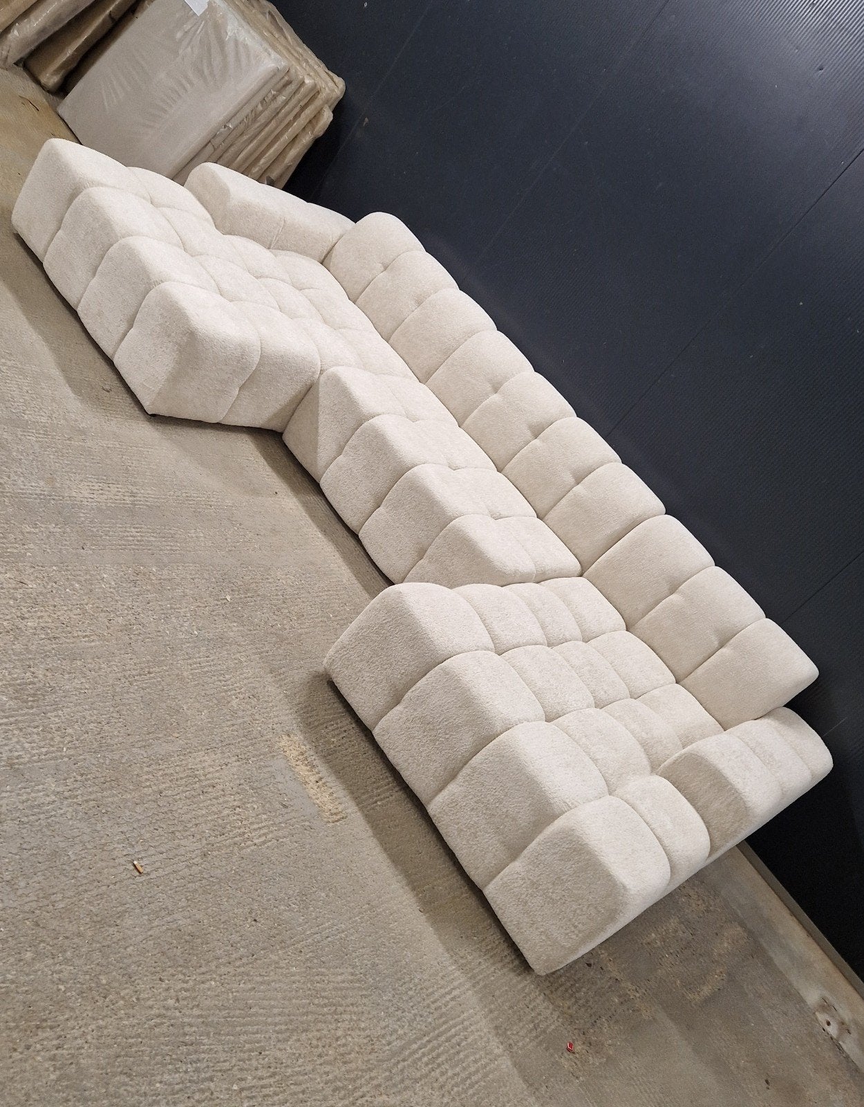 Hoekbank Levante Japandi stijl 370x175x175 NIEUW! NU.€980,-, Huis en Inrichting, Banken | Bankstellen, Ophalen, Nieuw, 150 cm of meer