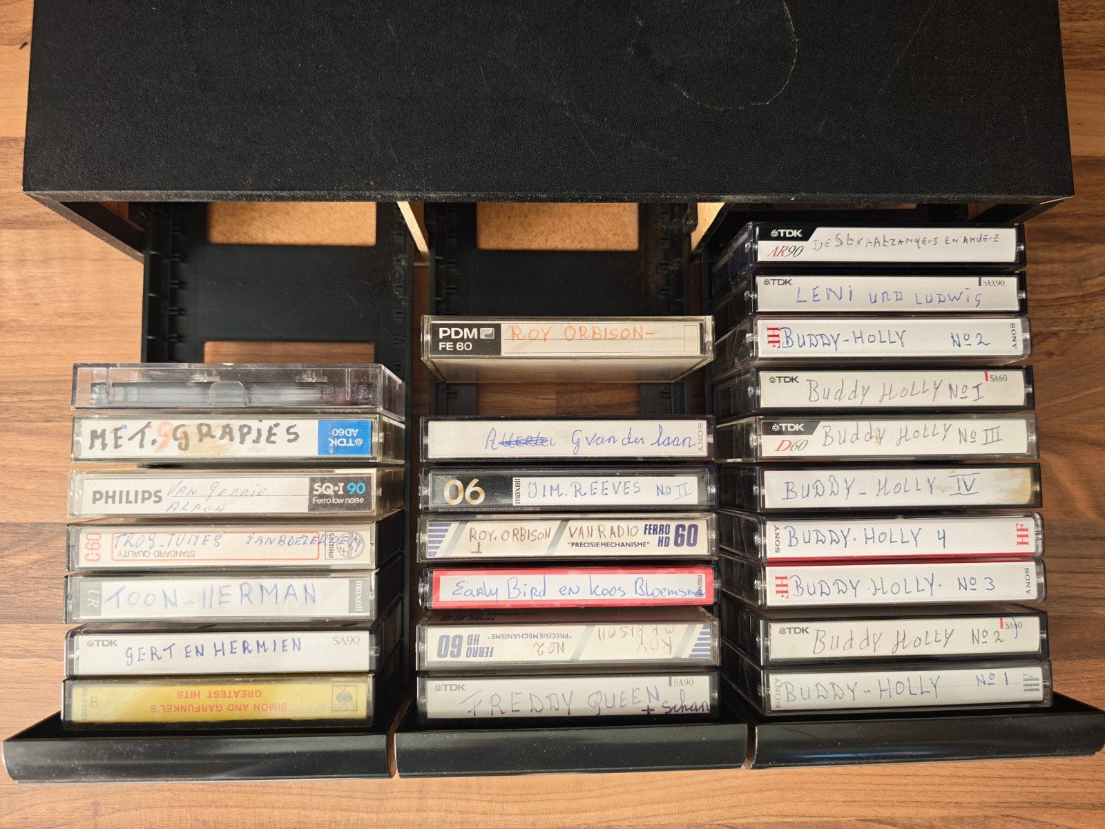 Grote collectie cassettes incl opbergsysteem, Cd's en Dvd's, Cassettebandjes, Gebruikt, Overige genres, Ophalen of Verzenden, Met bewaardoos, rek of koffer