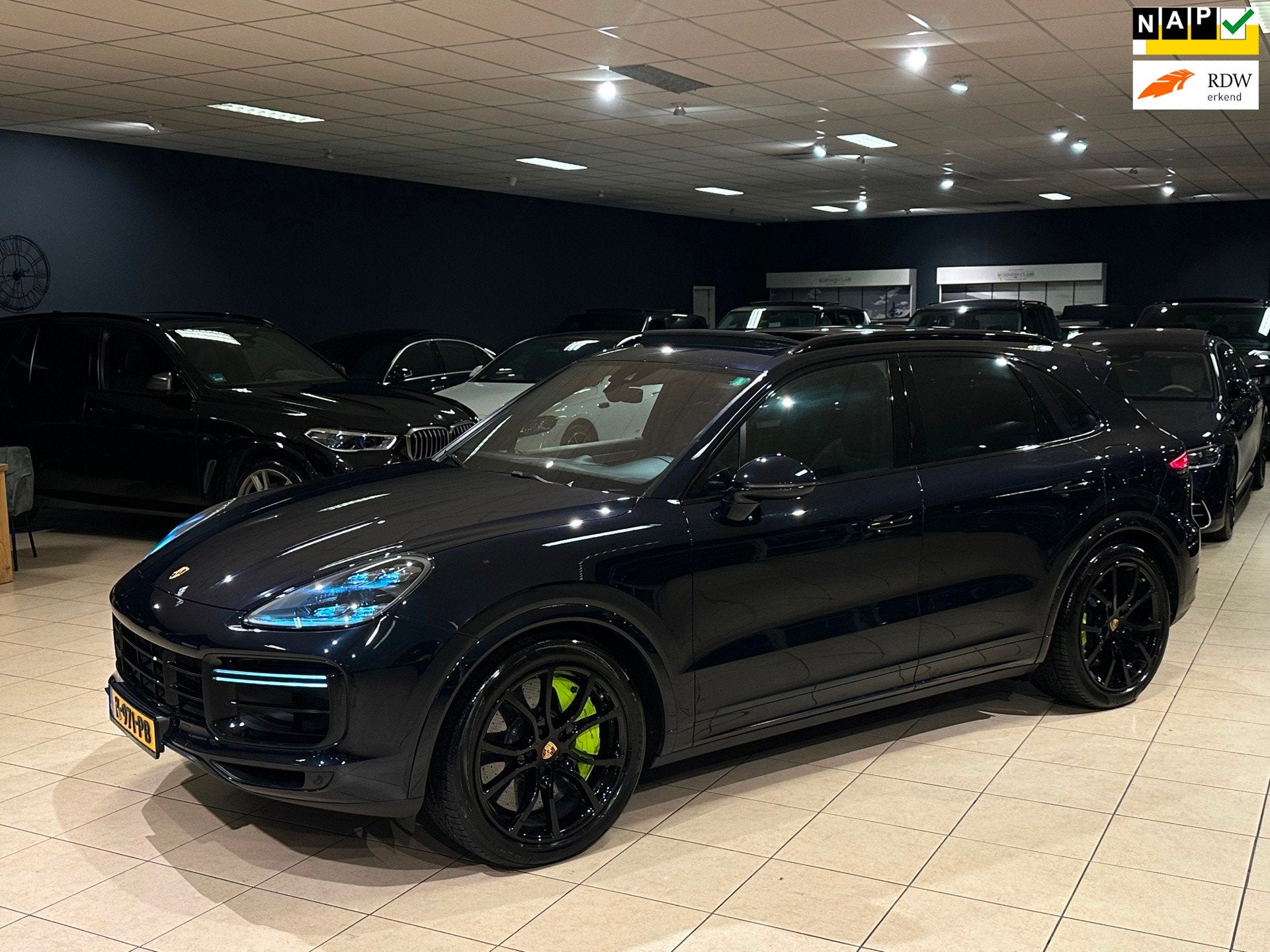 Porsche Cayenne 4.0 Turbo S E-Hybrid|NAP|BTW|PANO|BOMVOL, Automaat, Cayenne, 14 kWh, Gebruikt