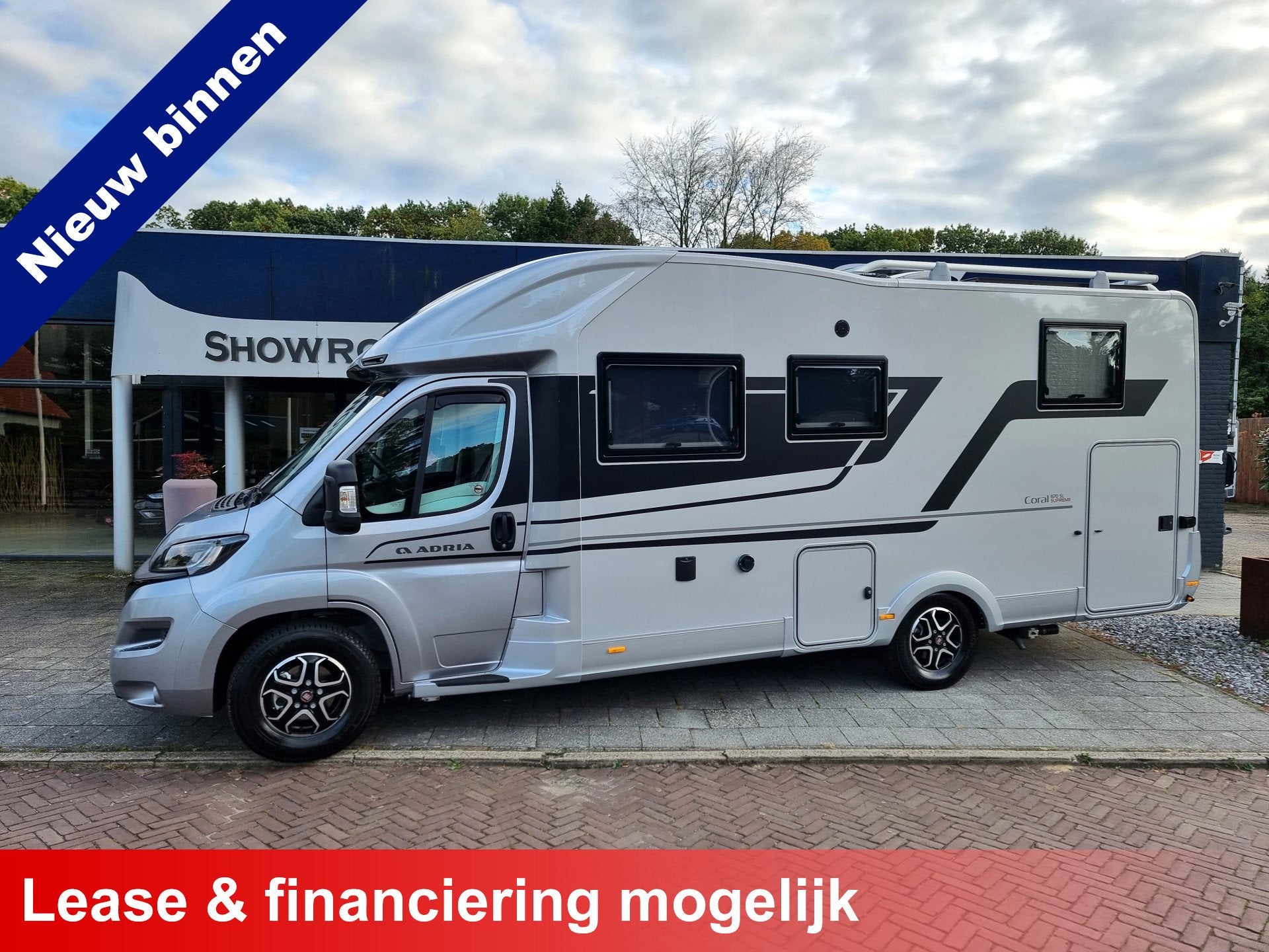 Adria Coral Supreme 670 SL 180pk | Super uitvoering | 13dkm, Caravans en Kamperen, Automaat, Airbags, Gerwenseweg 31
5708EJ  HELMOND, NL