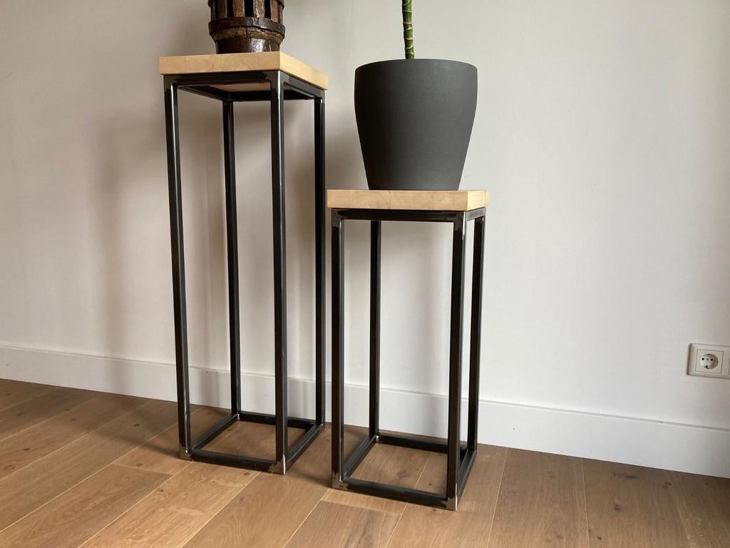 Metalen zuilen met houten blad, 2 stuks, 100 & 70 cm, Huis en Inrichting, Woonaccessoires | Zuilen en Pilaren, Ophalen