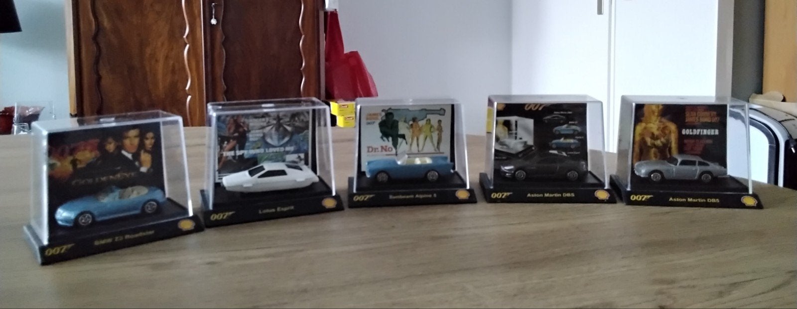 James Bond mini car, Hobby en Vrije tijd, Modelauto's | Overige schalen, Ophalen, Zo goed als nieuw, Auto