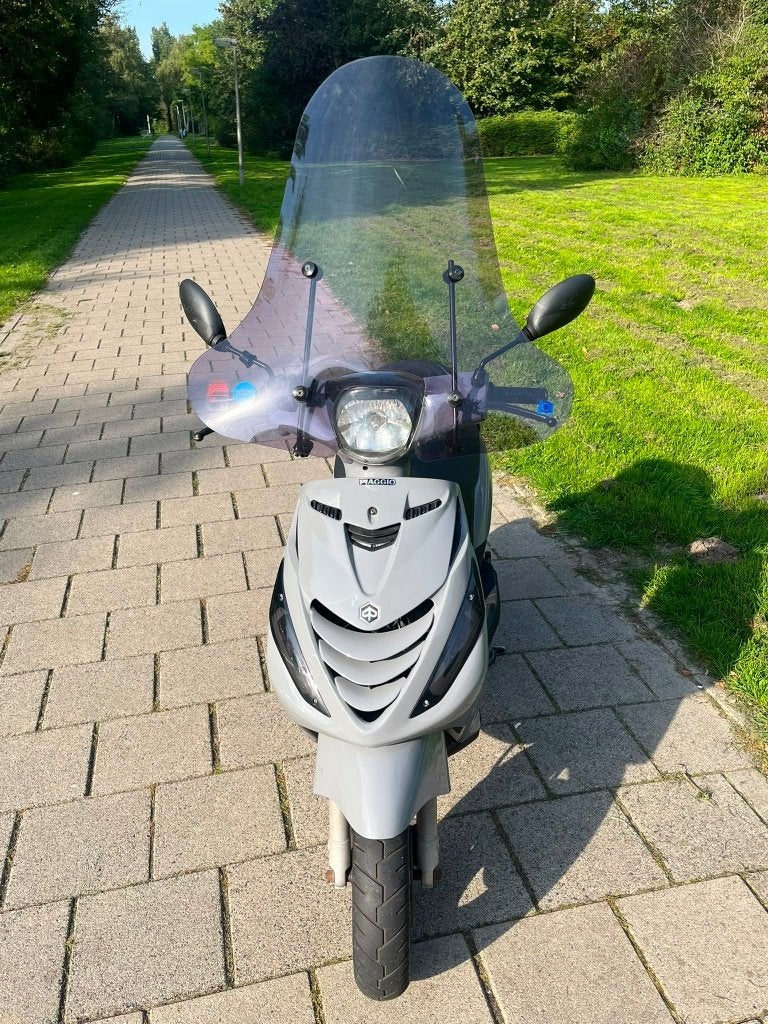 Foto 4 van Piaggio Zip 4T 2012 | Slechts 9.476 km | Zeer nette staat