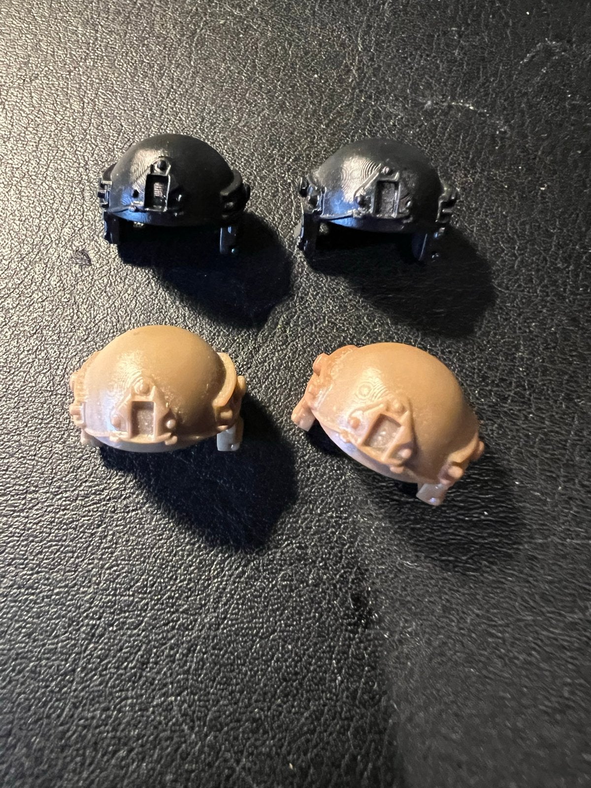 Brickmania 3D geprinte Fast Helmets (2x zwart, 2x dark tan), Ophalen of Verzenden, Nieuw, Overige merken
