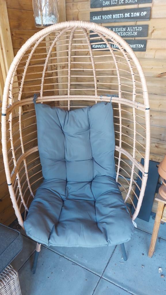 Rotan relax stoel eivorm met kussen, Tuin en Terras, Tuinstoelen, Gebruikt, Ophalen of Verzenden