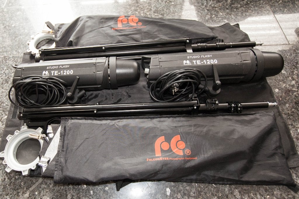 Falcon Eyes TE 1200  Studio Flitsset (2 stuks), Ophalen, Gebruikt, Lamp of Flitsset