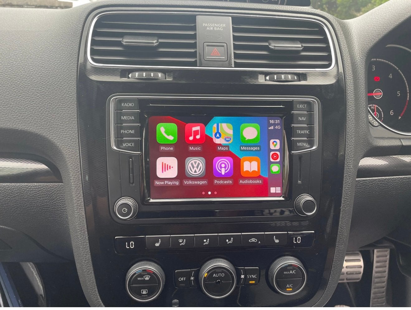 Vw Mib 2 PQ Originele Volkswagen infotainment carplay navi, Preh GmbH, Zo goed als nieuw, Saalestraße 48, 97616 Bad Neustadt a. d. Saale.