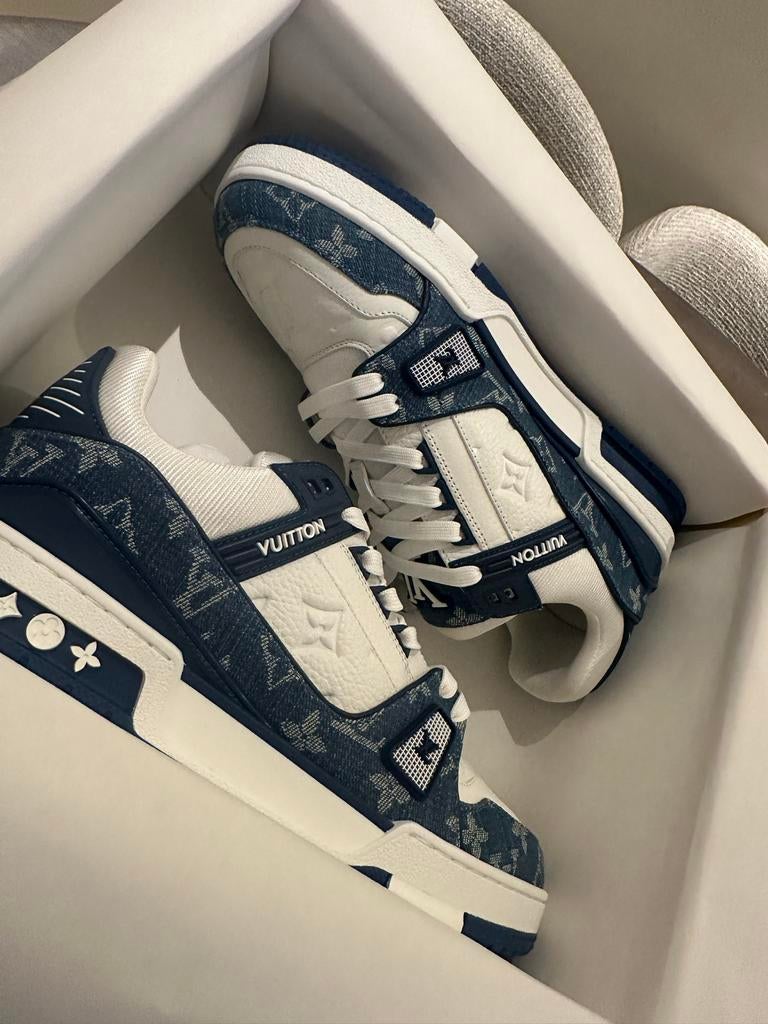 Louis Vuitton LV Trainer Sneakers - Maat 44, Kleding | Heren, Schoenen, Ophalen of Verzenden, Zo goed als nieuw, Blauw, Sneakers of Gympen