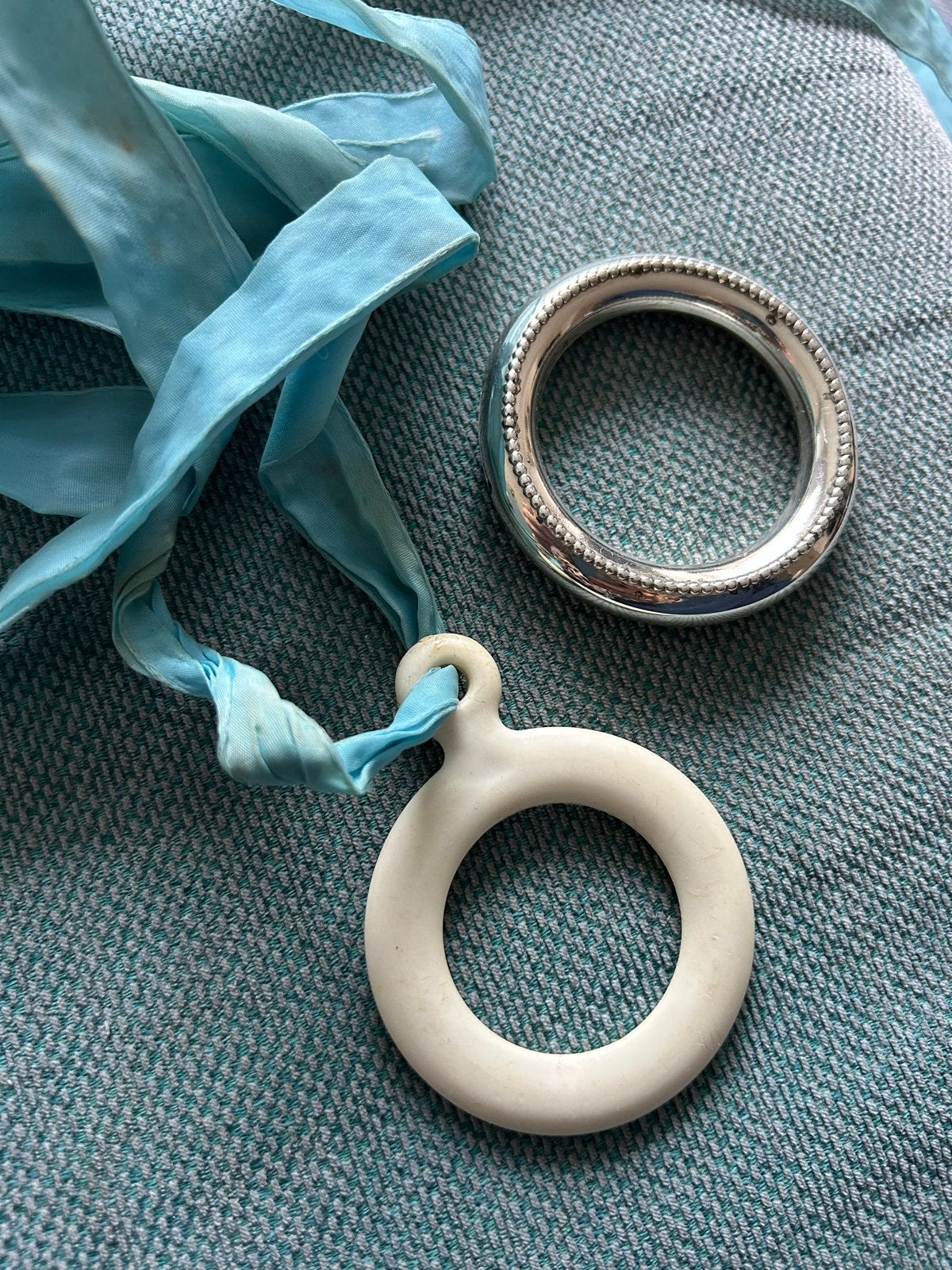Verzilverde rammelaar met geluid, Ophalen of Verzenden, Gebruikt, Rammelaar, Met geluid