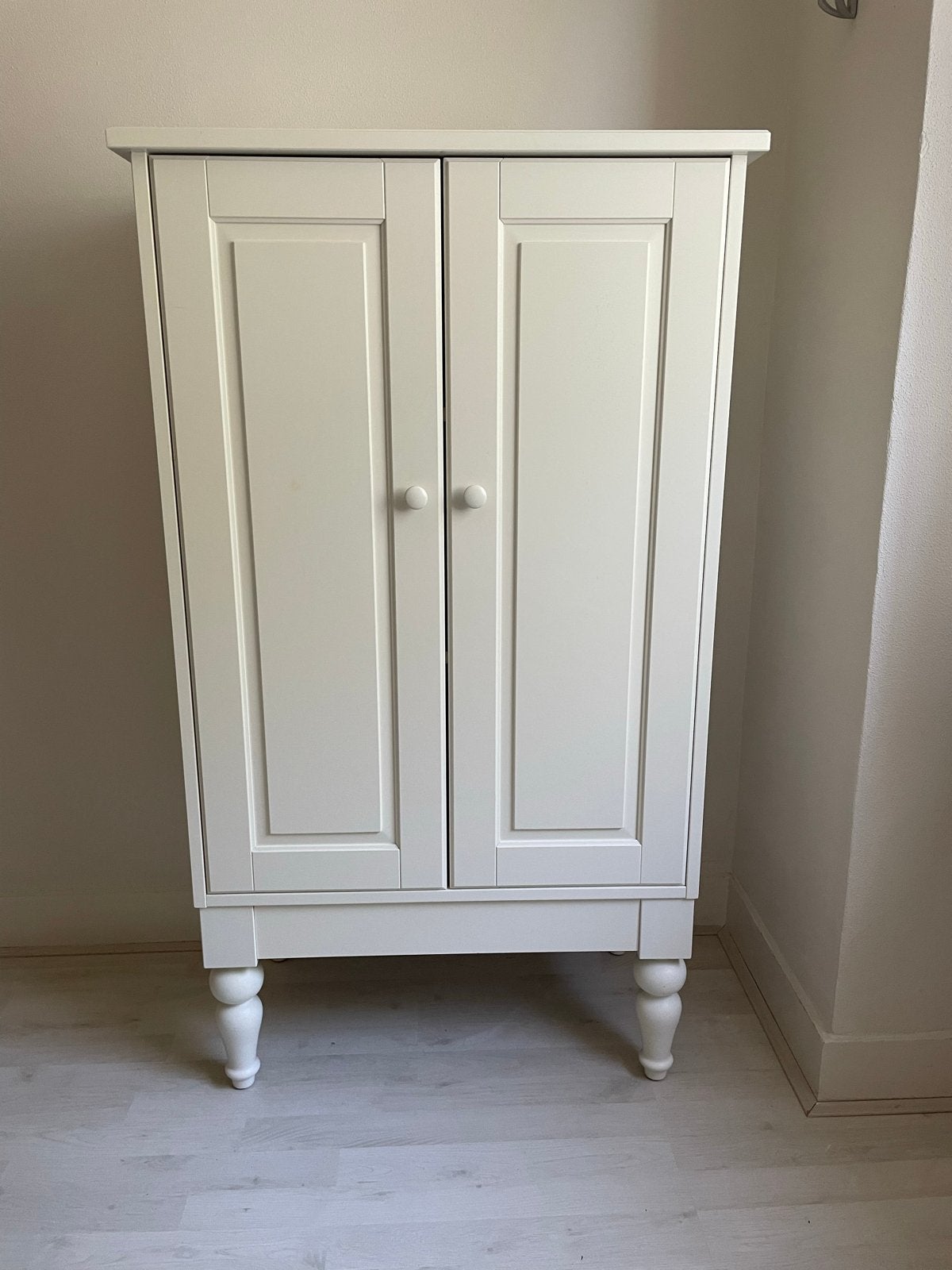 Witte kast met deuren en planken, Ophalen, Gebruikt, 100 tot 150 cm, 50 tot 100 cm