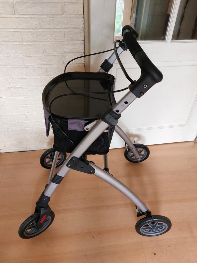 Trust en een wheels ahead  mooie  rollator, Diversen, Rollators, Lichtgewicht, Opvouwbaar, Ophalen of Verzenden