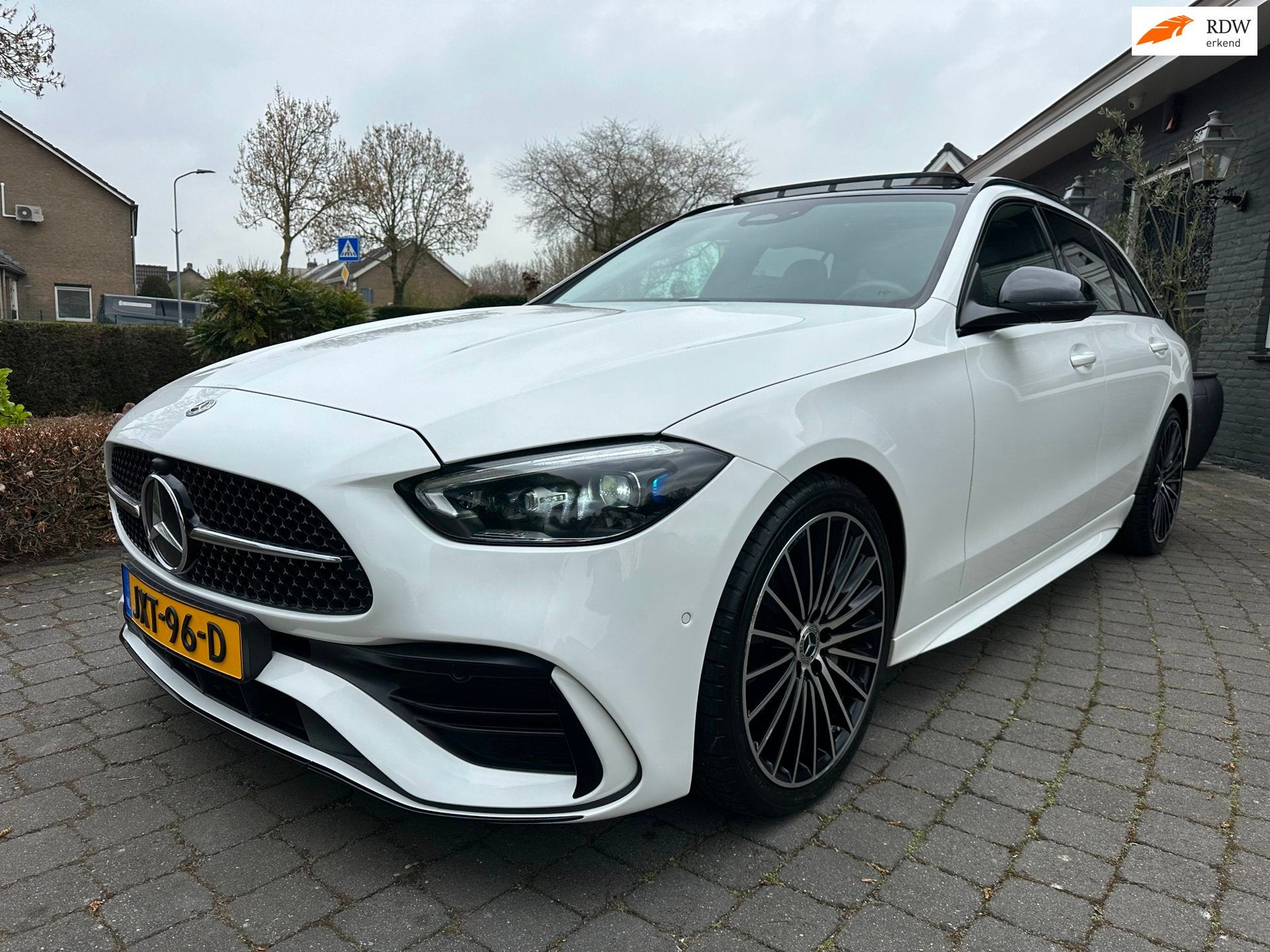 Mercedes-Benz C-klasse Estate 300d AMG Line, Pano, BTW!, Auto's, Automaat, Achterwielaandrijving, 4 cilinders, Wit