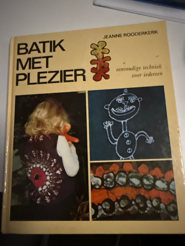 Batik met plezier - Jeanne Roodekerk, Ophalen of Verzenden, Gelezen, Overige onderwerpen
