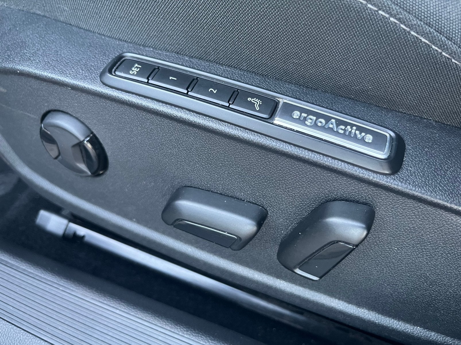 Foto 8 van Volkswagen Golf 1.4 e-Hybrid STYLE MASSAGE MEMORY ACC LED NA
