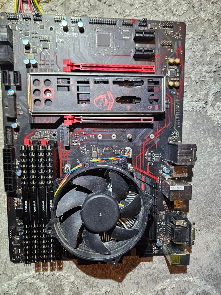 Intel Core i7-7700 Processor met MSI Moederbord en RAM, 4-core, Ophalen of Verzenden, 3 tot 4 Ghz, Intel Core i7-7700