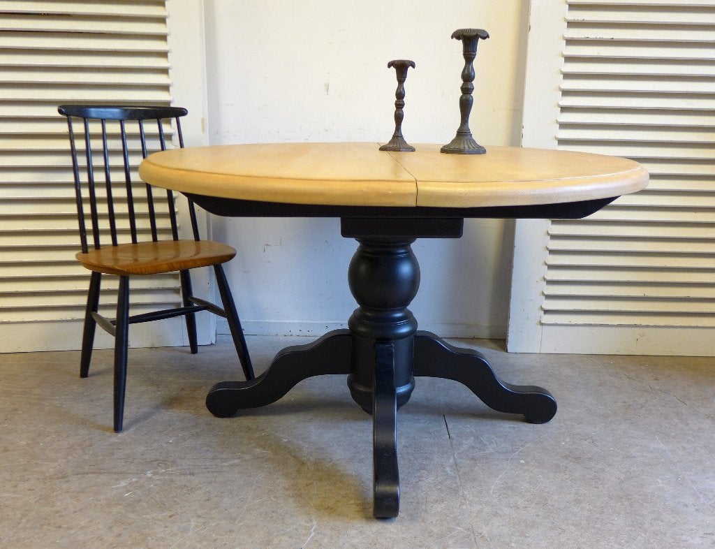 Foto 7 van Prachtige zwarte ronde uitschuifbare eettafel