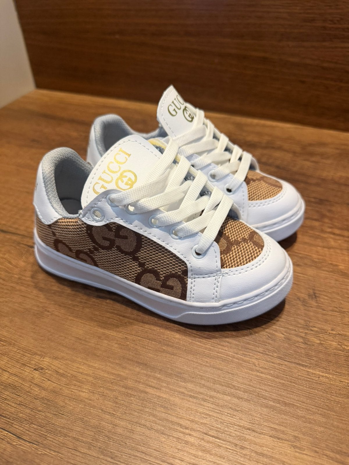 Kinderschoenen gucci wit, maat 26 en 28, Ophalen of Verzenden, Nieuw, Jongen of Meisje, Schoenen