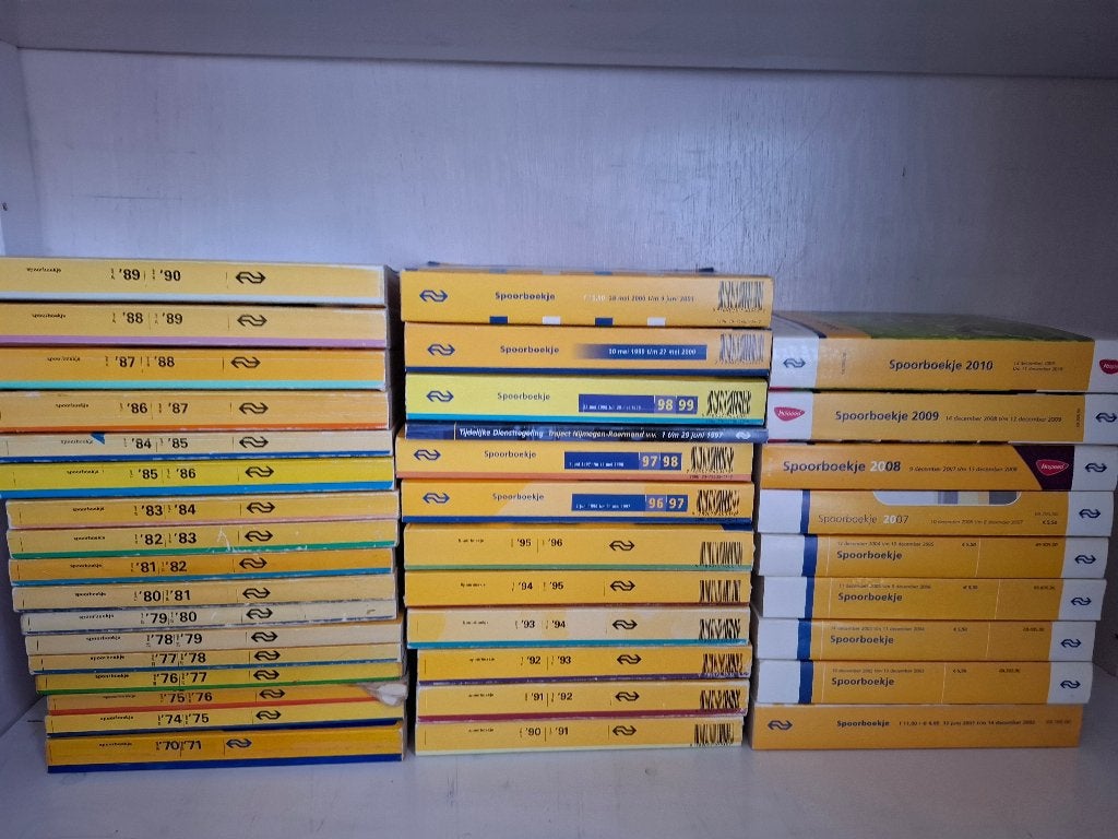 Spoorboekjes NS 1970 en 1974 tot en met 2010, Ophalen of Verzenden, Zo goed als nieuw, Trein, Boek of Tijdschrift