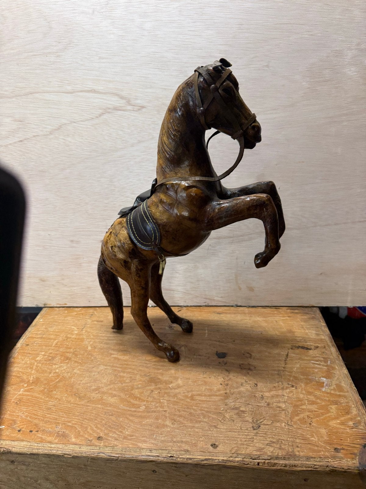 Uniek Paard van Papier-maché - Decoratief en Handgemaakt, Ophalen of Verzenden, Gebruikt, Paard, Beeldje of Figuurtje