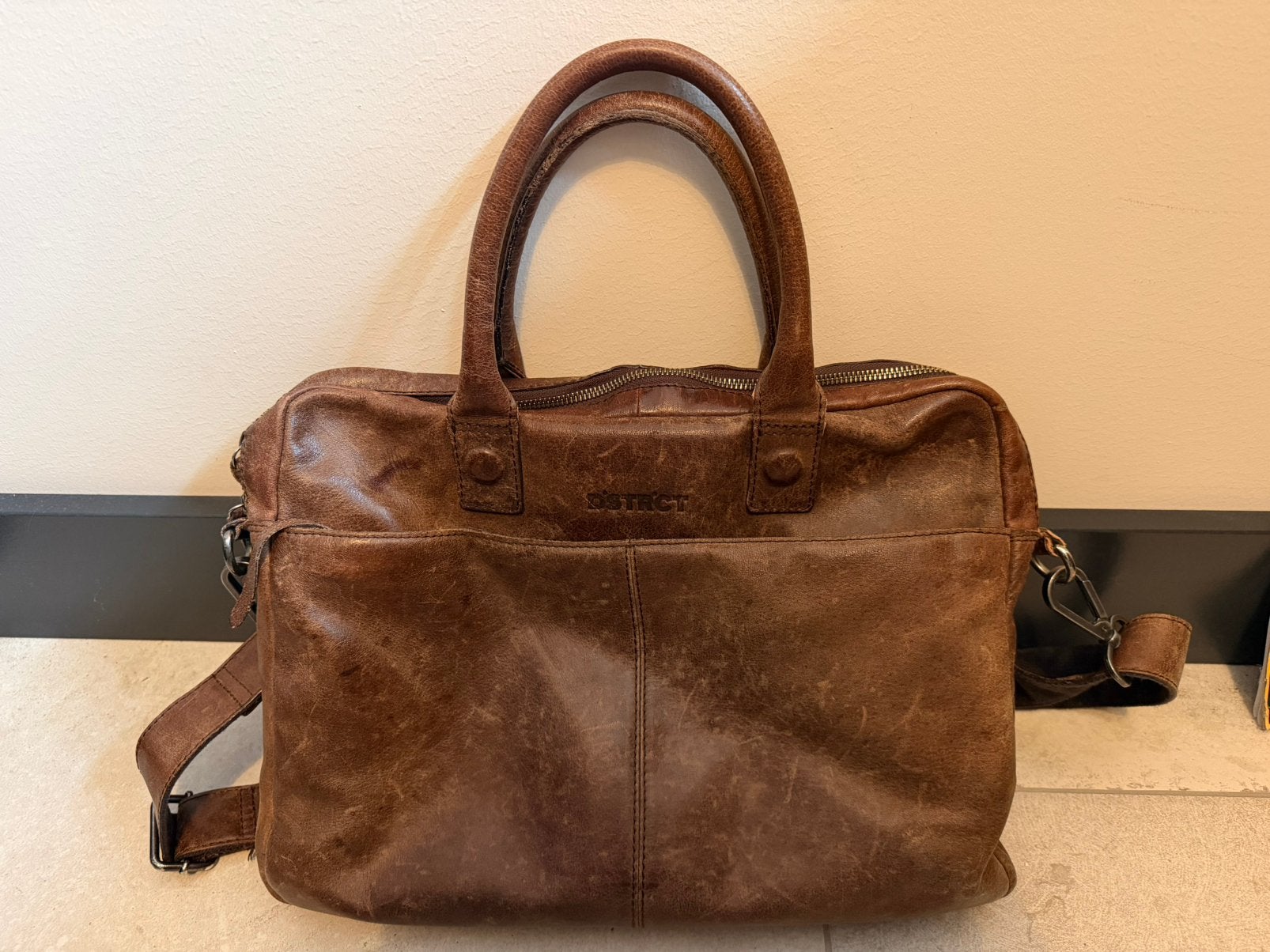 Nog mooie sjieke lederen laptoptas bruin merk DSTRCT, Bruin, 15 inch, Overige typen, Ophalen of Verzenden