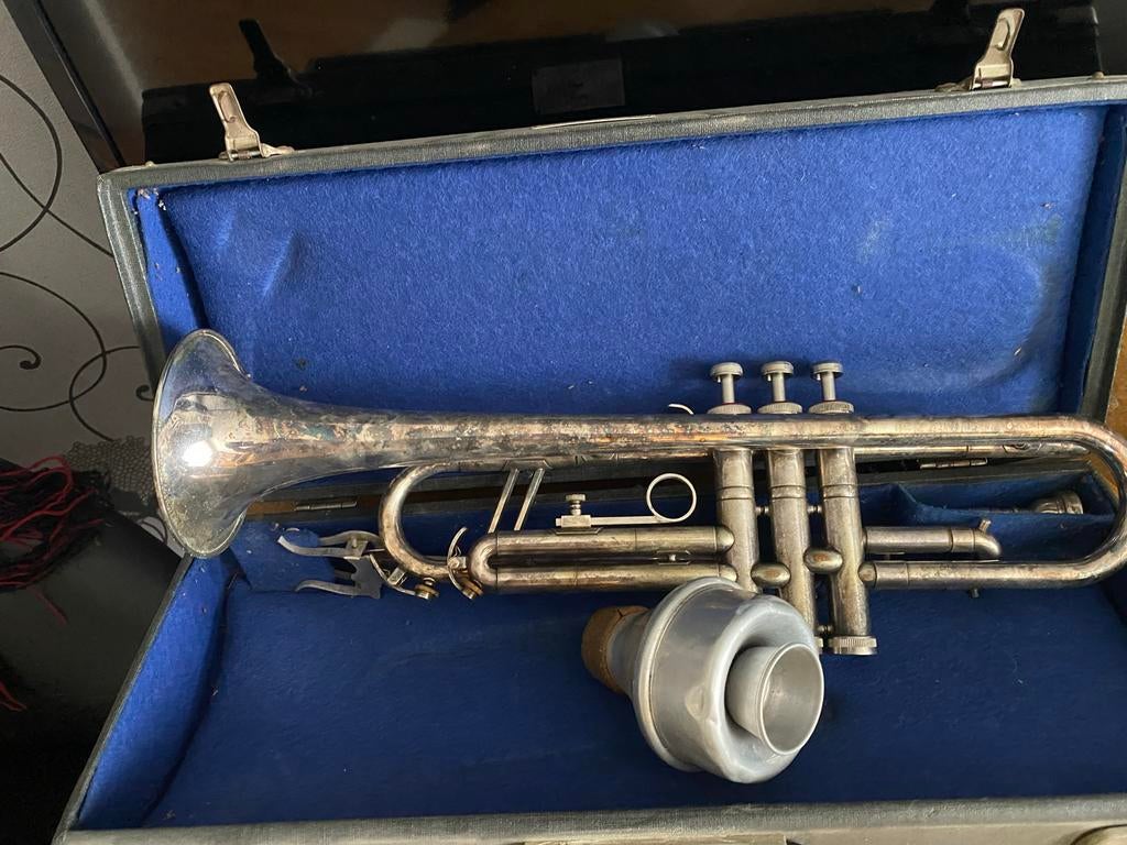 Vintage Trompet met Koffer en Demper - Gebruikt, Ophalen, Gebruikt, Bes-trompet, Met koffer