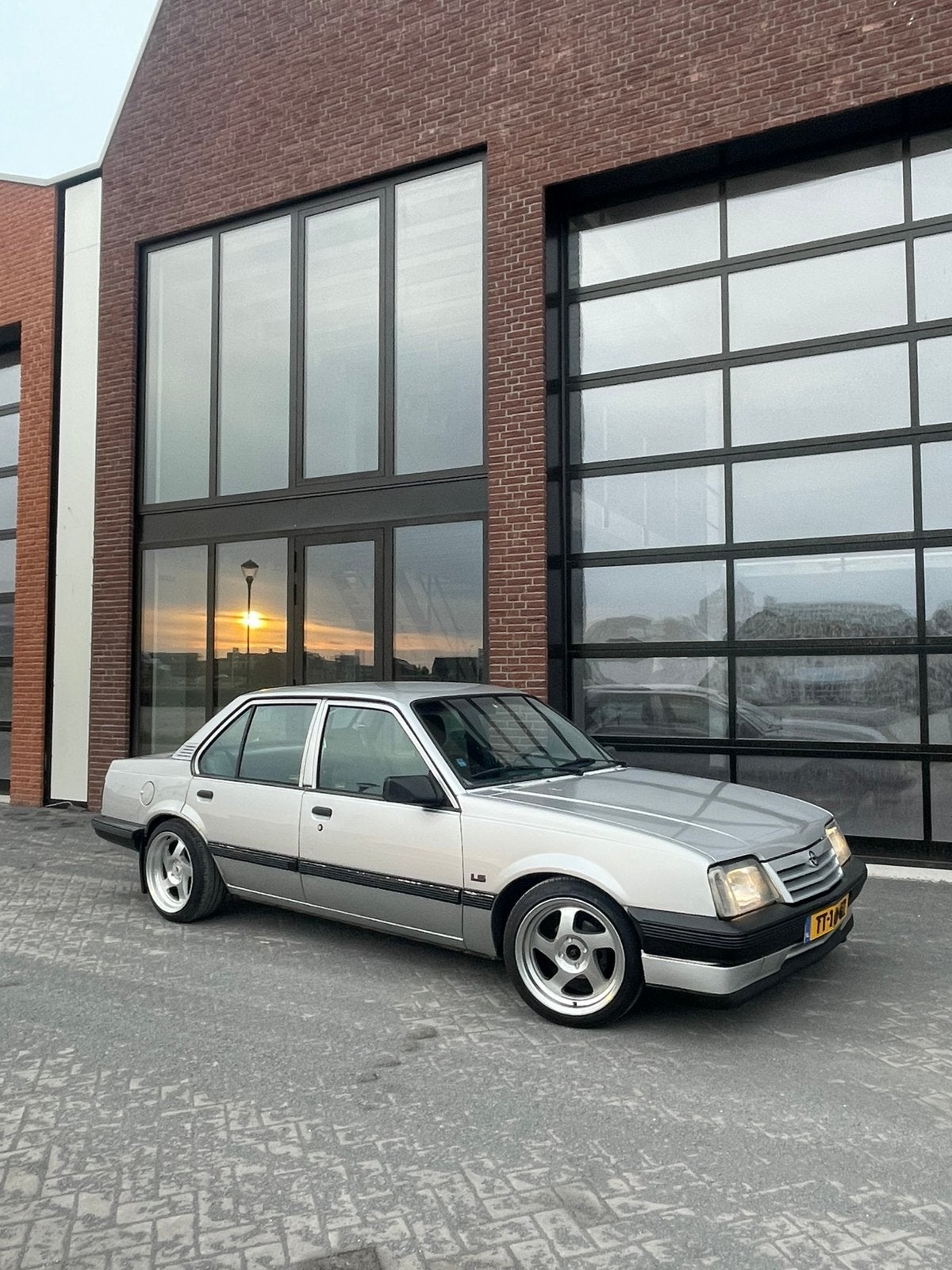 Opel Ascona 1.8 S S6 1988 Grijs, Auto's, Opel, Particulier, Ascona, Benzine, Sedan, Handgeschakeld, Origineel Nederlands, Zilver of Grijs