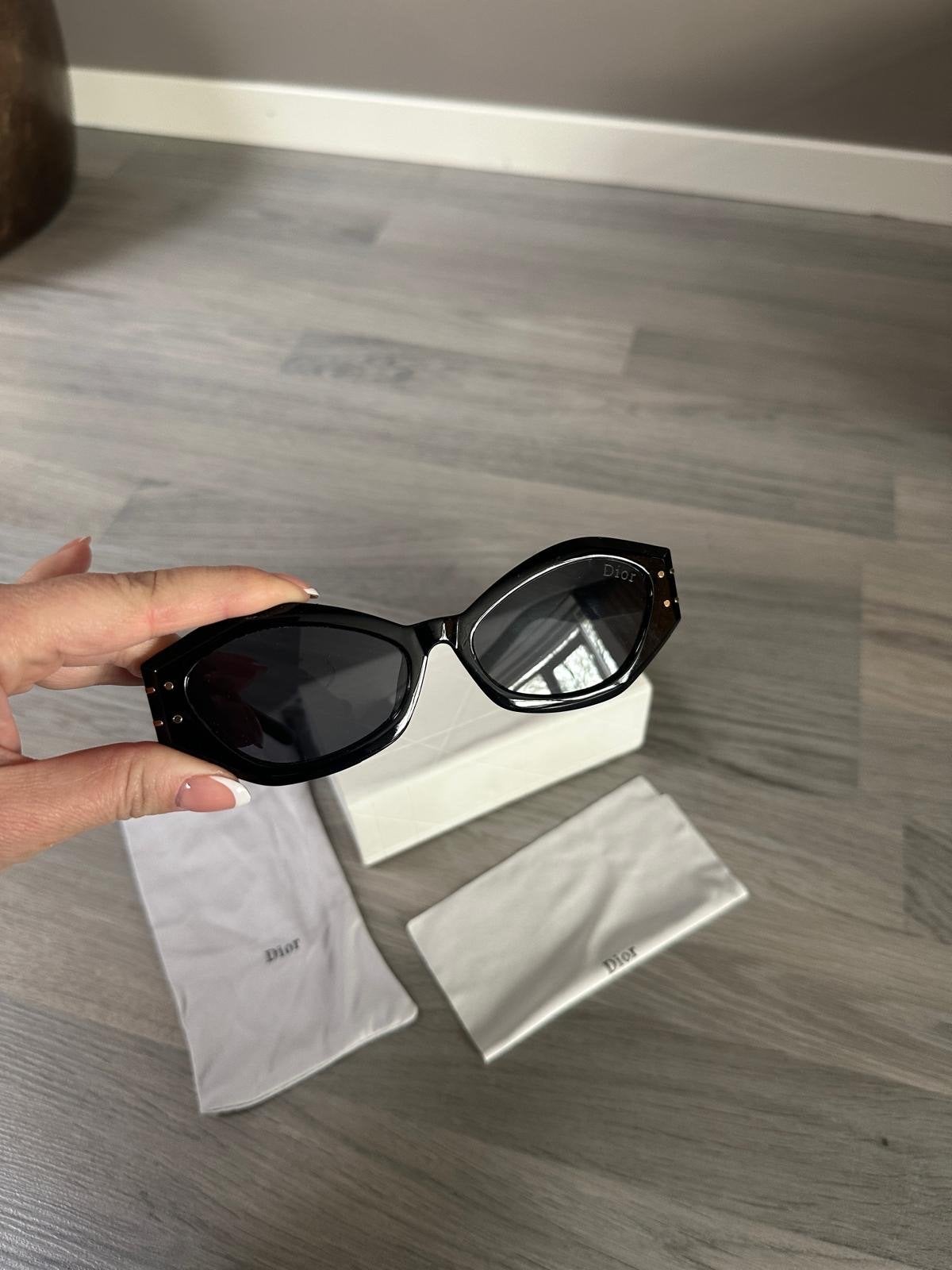 Dior Signature B1U Vlinderzonnebril - Zo goed als nieuw, Sieraden, Tassen en Uiterlijk, Zonnebrillen en Brillen | Dames, Zo goed als nieuw