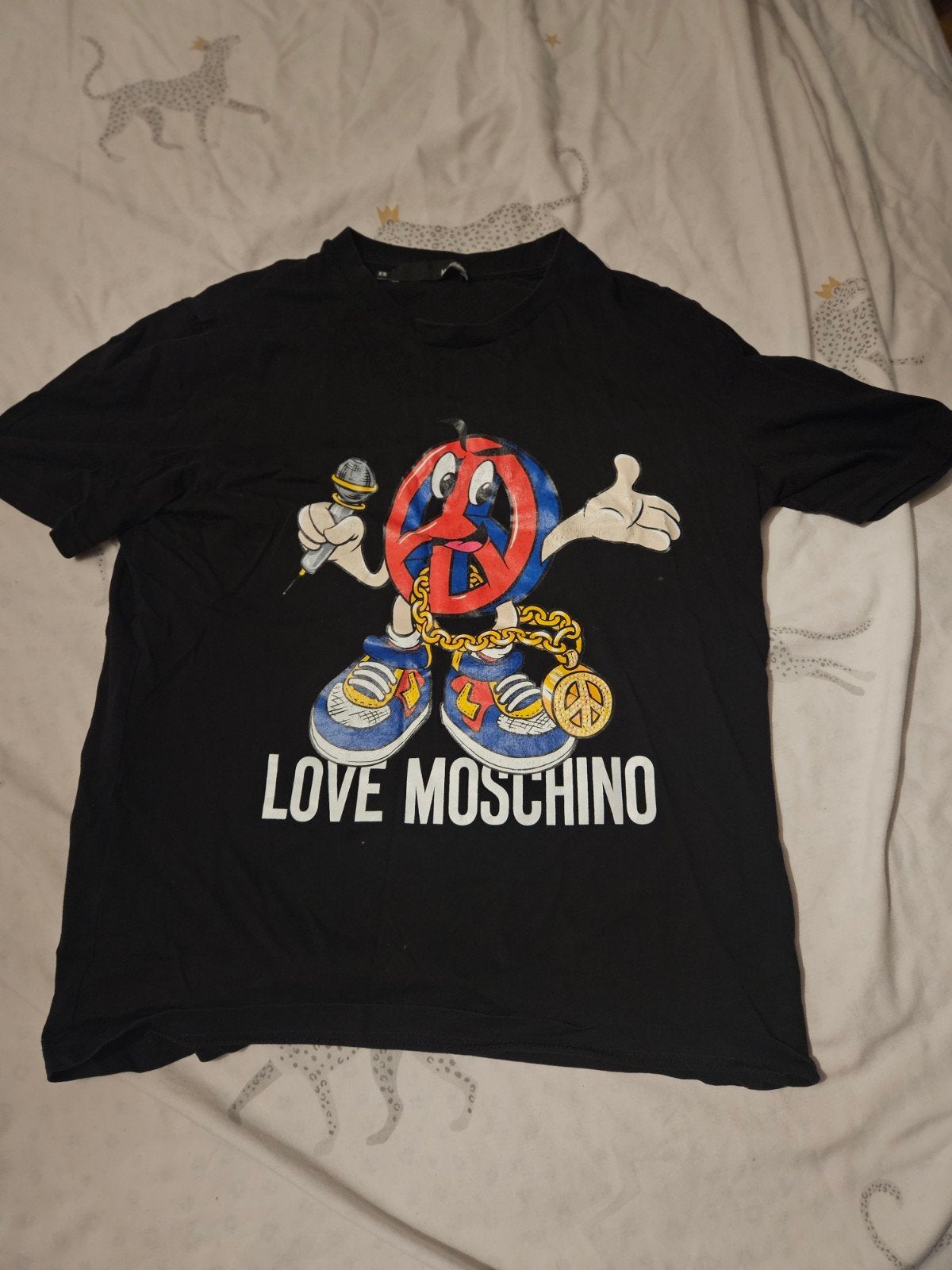 love moschino tshirt, Moschino, Zwart, Ophalen of Verzenden, Gedragen