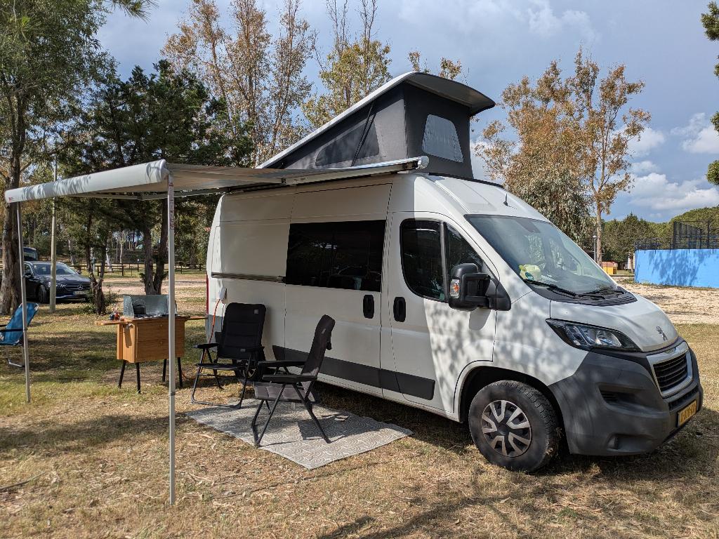 Peugeot Boxer camper voor 4 personen met zonnepanelen, Caravans en Kamperen, Overige merken, Chemisch toilet, Luifel, Koelkast