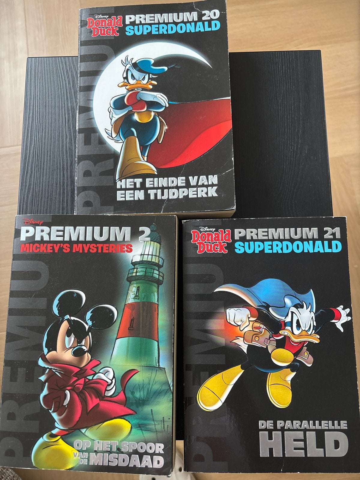 Donald Duck Premium & Mickey's Mysteries stripboeken, Boeken, Meerdere stripboeken, Ophalen of Verzenden, Gelezen