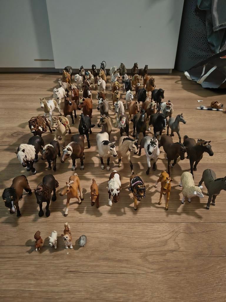 Heel veel Schleich paarden en andere Schleich dieren, Verzamelen, Dierenverzamelingen, Ophalen of Verzenden, Zo goed als nieuw