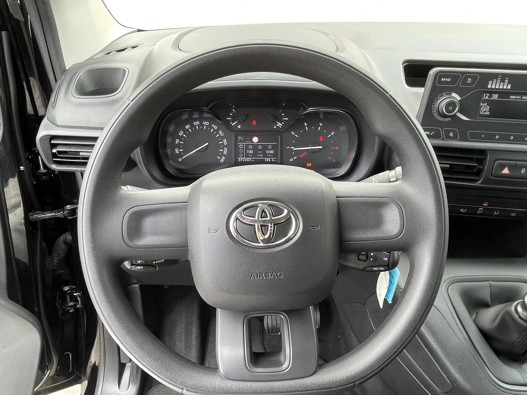 Toyota PROACE CITY Verso 1.2 Turbo Cool Comfort | 5 Persoons, Voorwielaandrijving, Stof, Gebruikt, Zwart