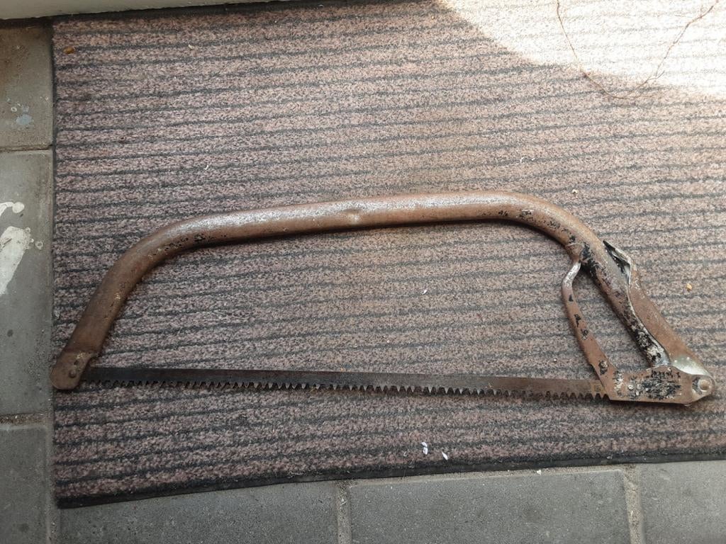 Oude handzaag, roestig maar functioneel, Ophalen, Gebruikt