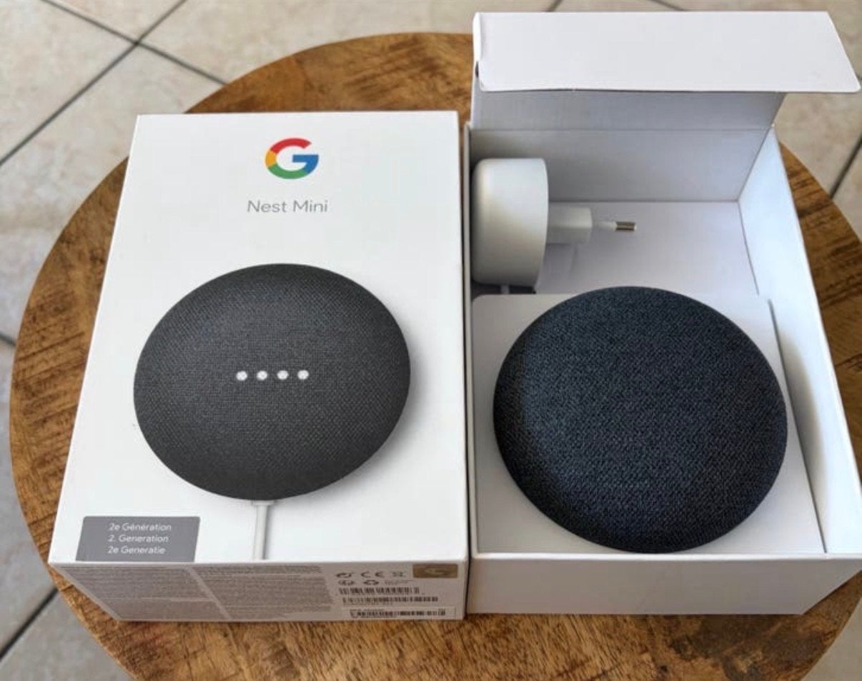 Google Nest Mini (2e gen) Grijs - Zo goed als nieuw, Ophalen, Slimme speaker, Google, Inclusief oplader
