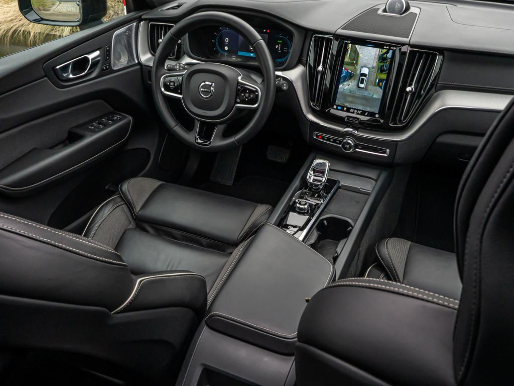Volvo XC60 2.0 T6 Plug-in hybrid AWD Ultimate Dark PANO B&W, Automaat, 145 pk, Gebruikt, 2063 kg