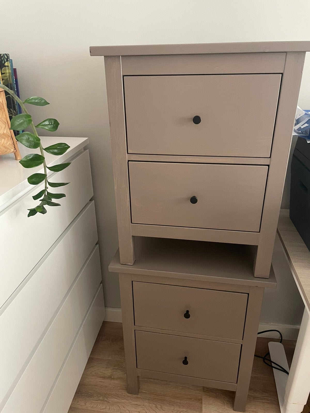 2 hemnes Ikea nachtkastjes, Huis en Inrichting, Ophalen, 50 tot 100 cm, Zo goed als nieuw, Minder dan 100 cm