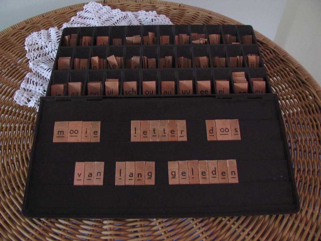 Malmberg * bakeliet letterdoos * rijkelijk gevuld *, Ophalen of Verzenden