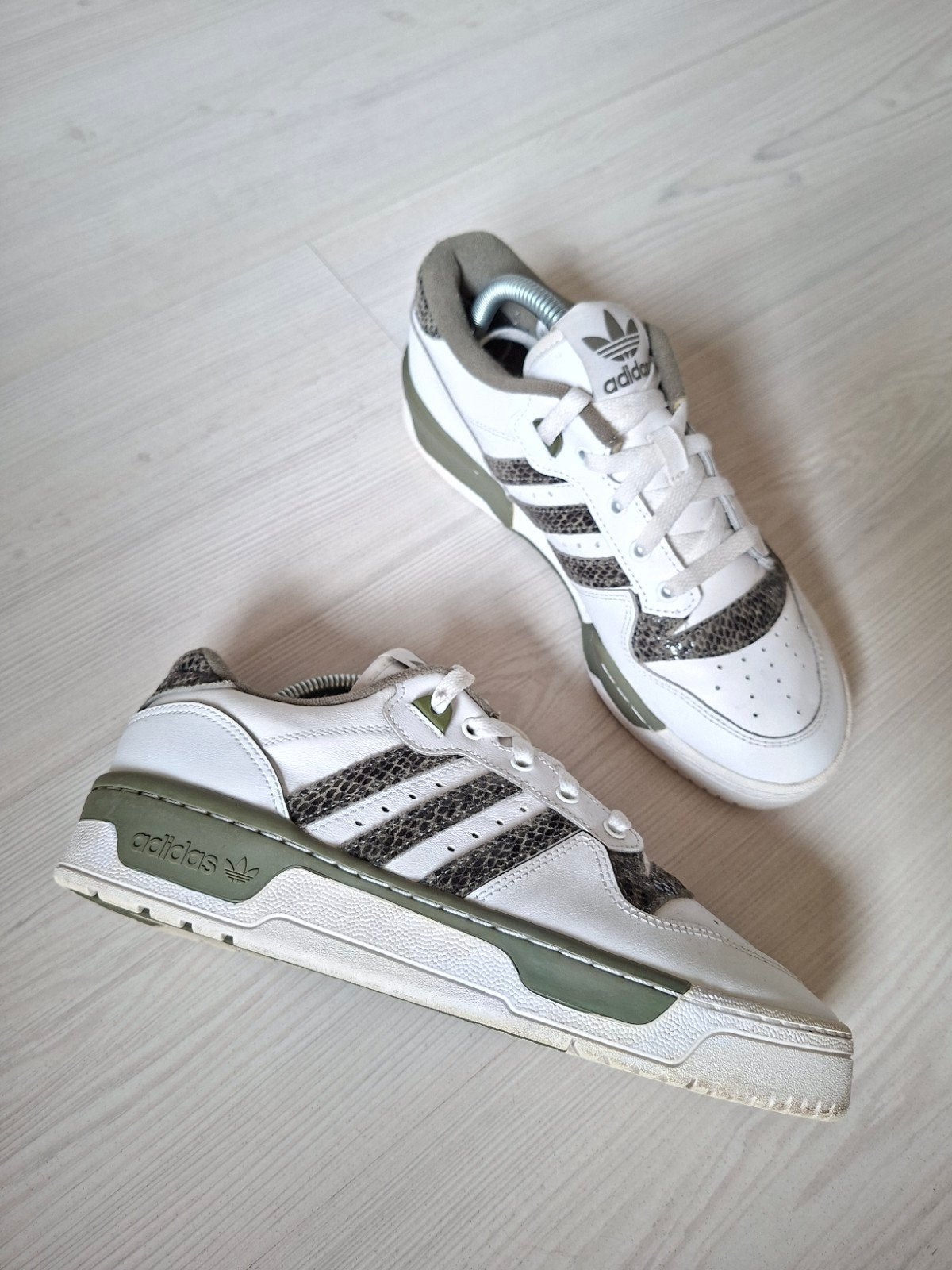 Adidas sneakers maat 40 2/3, Adidas, Ophalen of Verzenden, Zo goed als nieuw, Sneakers of Gympen