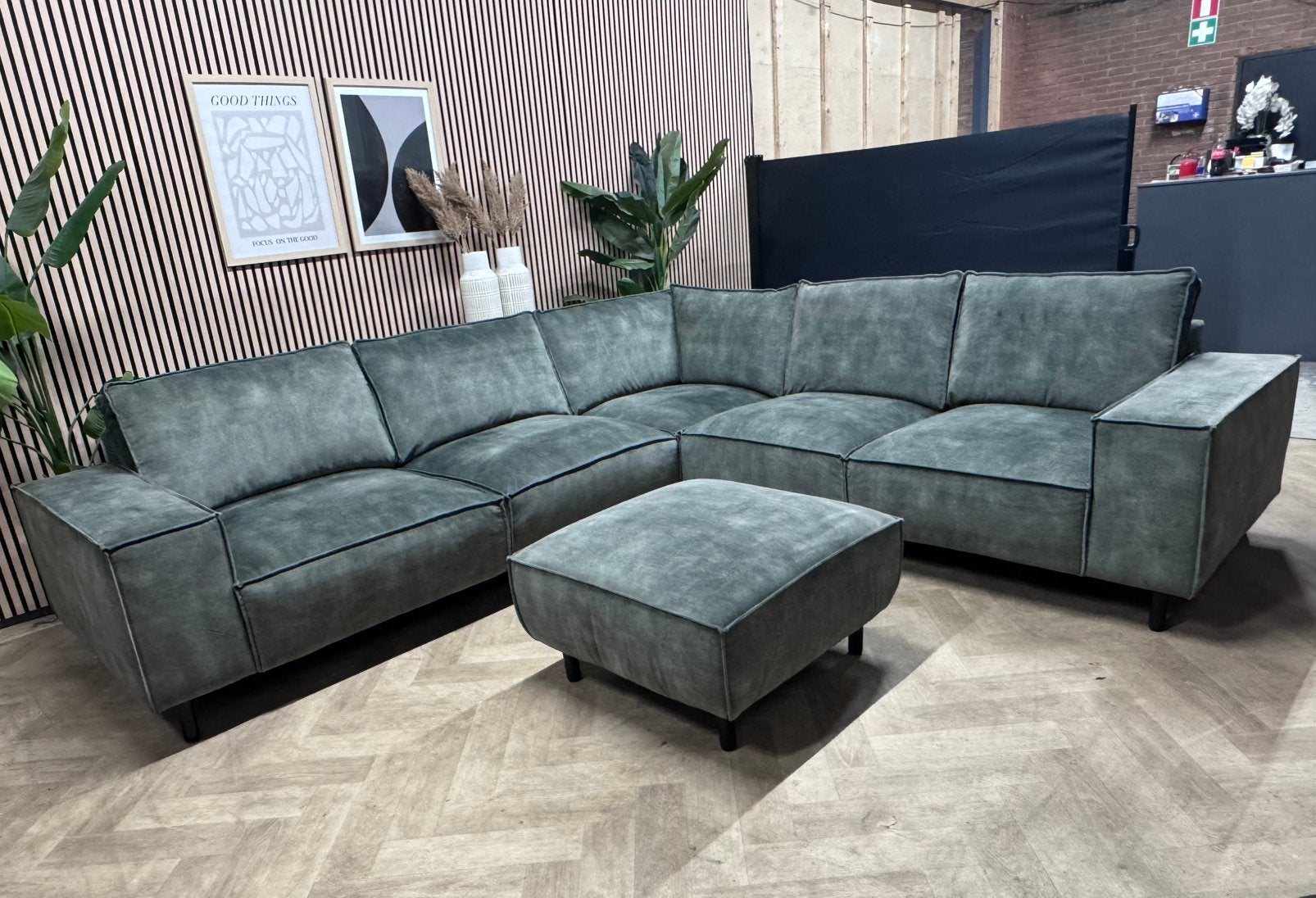 ZGAN XL Velvet Velours Hoekbank - Groen - 317 x 300, Huis en Inrichting, Luxe Velvet velours hoekbank groen groot loungebank chique