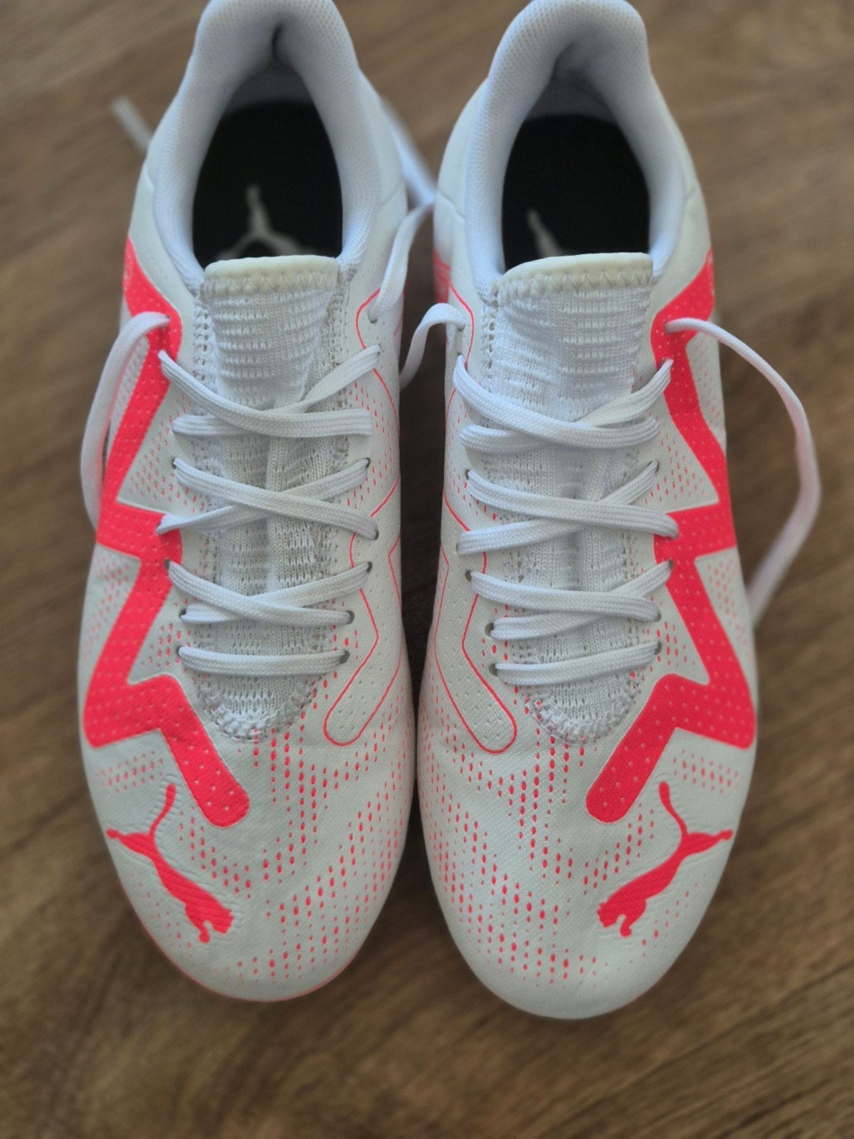 Nieuw! Puma Future voetbalschoenen - wit/roze maat 37, Ophalen, Maat XS of kleiner, Schoenen, Zo goed als nieuw