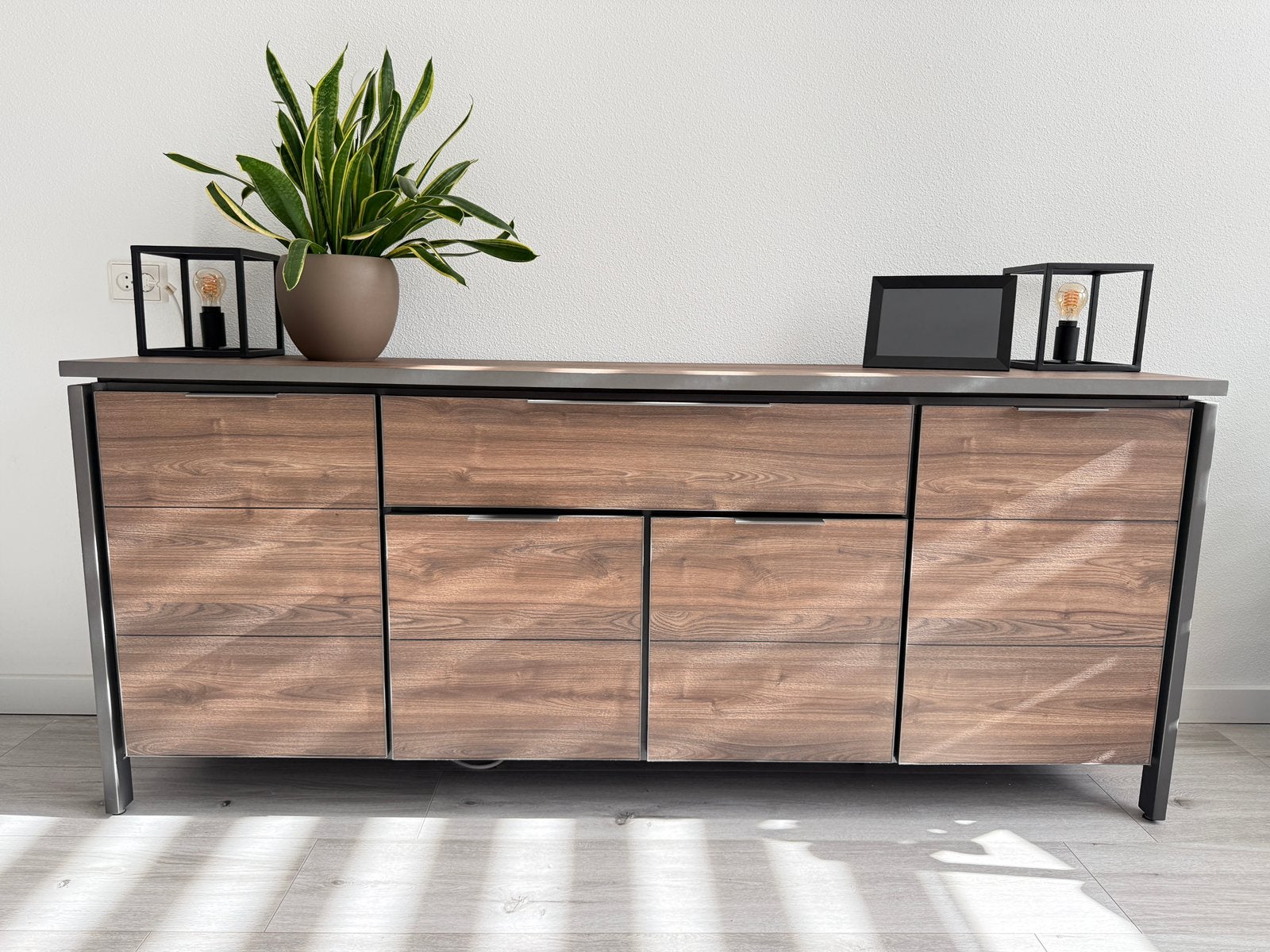 Meubelset: Dressoir, Tafel, Stoelen, Lowboard, Salontafel, Ophalen