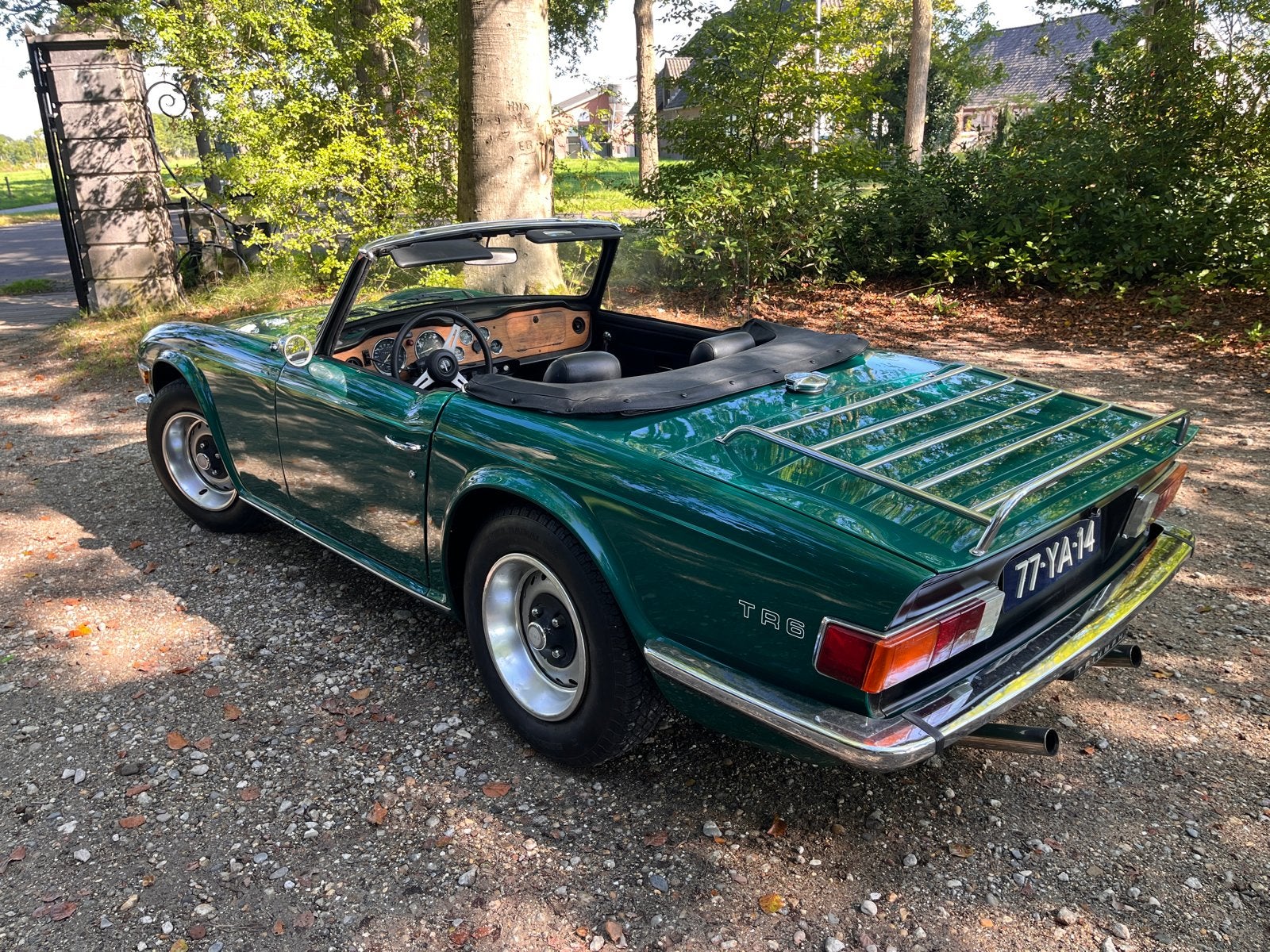 TR6 (1975) met overdrive, 2500 cc, Zwart, Cabriolet, Handgeschakeld