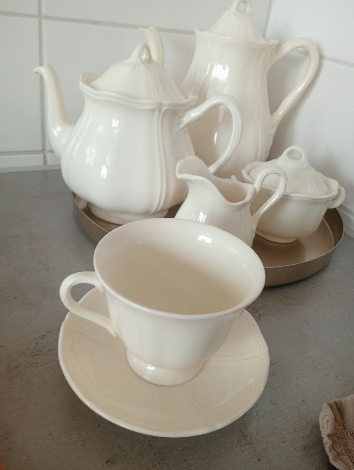 wedgwood 6 thee kopjes met schoteltjes, Ophalen of Verzenden, Zo goed als nieuw, Porselein, Kop(pen) en/of Schotel(s)