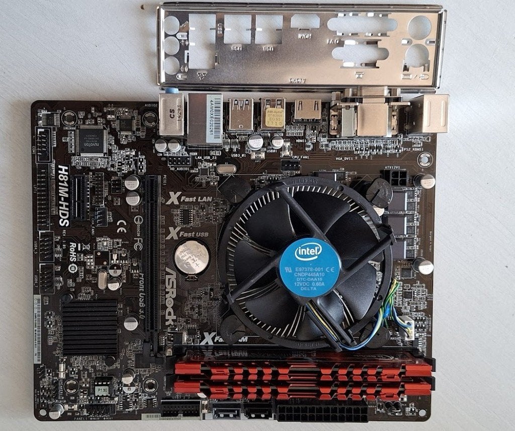 Asrock H81M-HDS + Intel Core I5 4460 en 8 Gb geheugen, Computers en Software, Moederborden, Ophalen, Gebruikt, DDR3, Micro-ATX