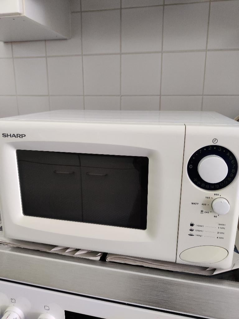 Losstaande Magnetron, Witgoed en Apparatuur, Magnetrons, Gebruikt, Vrijstaand, Magnetron, 45 tot 60 cm, Draaiplateau, Ophalen