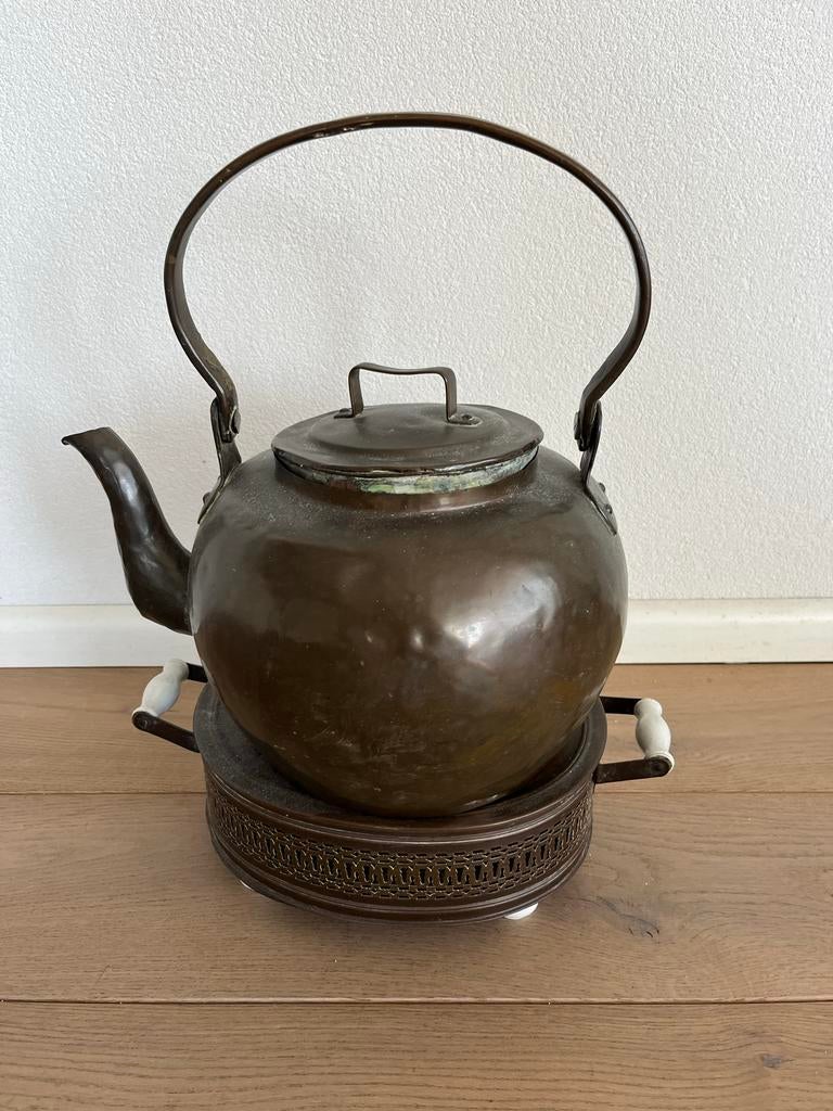 Koperen theepot met onderstel, Ophalen, Koper