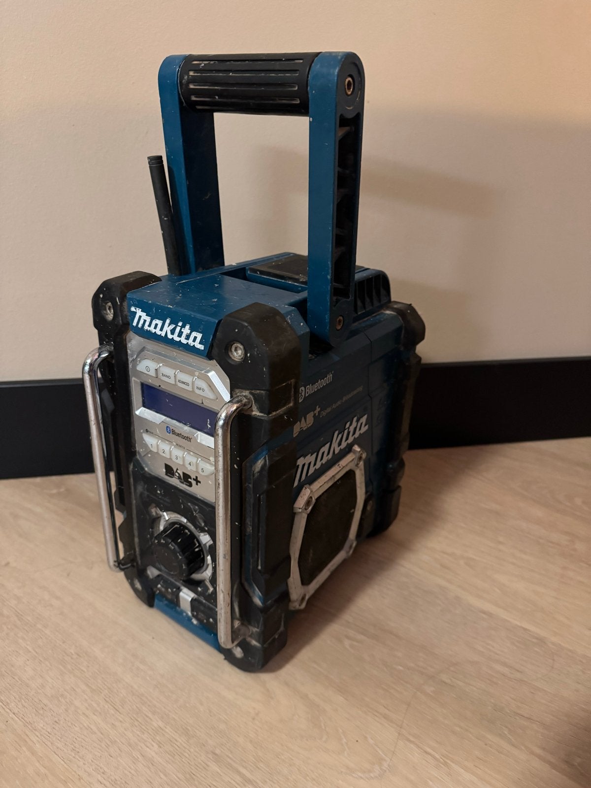 Makita DMR112 Bouwradio DAB+ Bluetooth, Ophalen of Verzenden, Gebruikt, Bouwradio