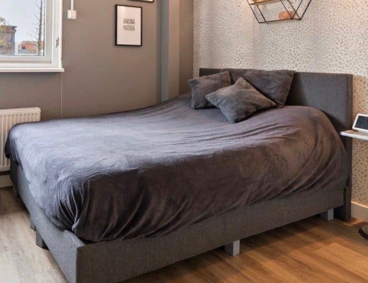 140 cm boxspring met topper in zeer goede staat, Huis en Inrichting, Slaapkamer | Boxsprings, Ophalen, Zo goed als nieuw, Twijfelaar